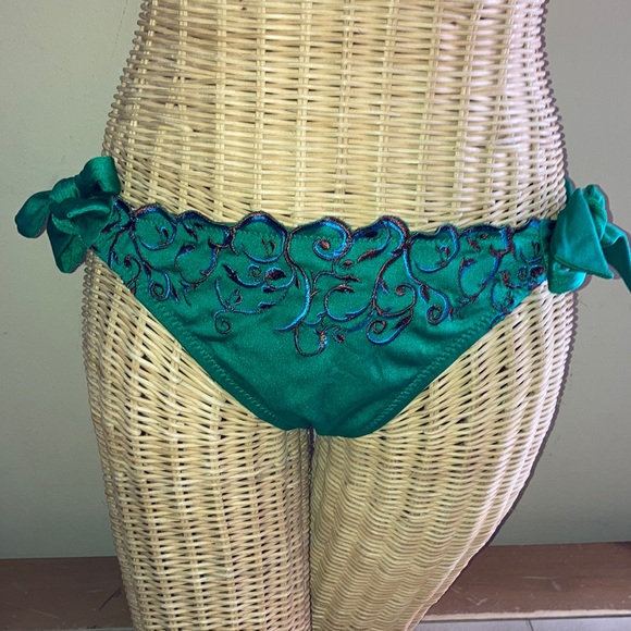 Becca swim bottom M - Picture 1 of 5